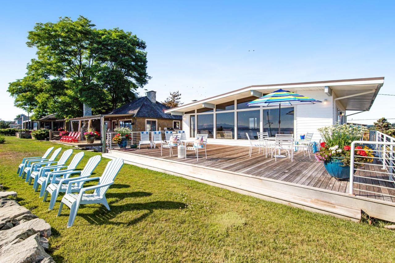 Sunlight Beach Shoreline in Clinton, United States