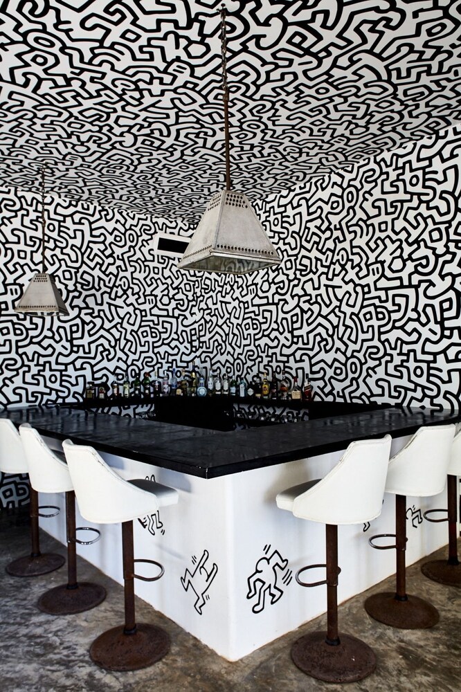 Hotel Bar
