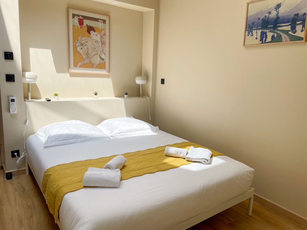 La Collégiale Etablissement de charme in Saint-Aignan, France