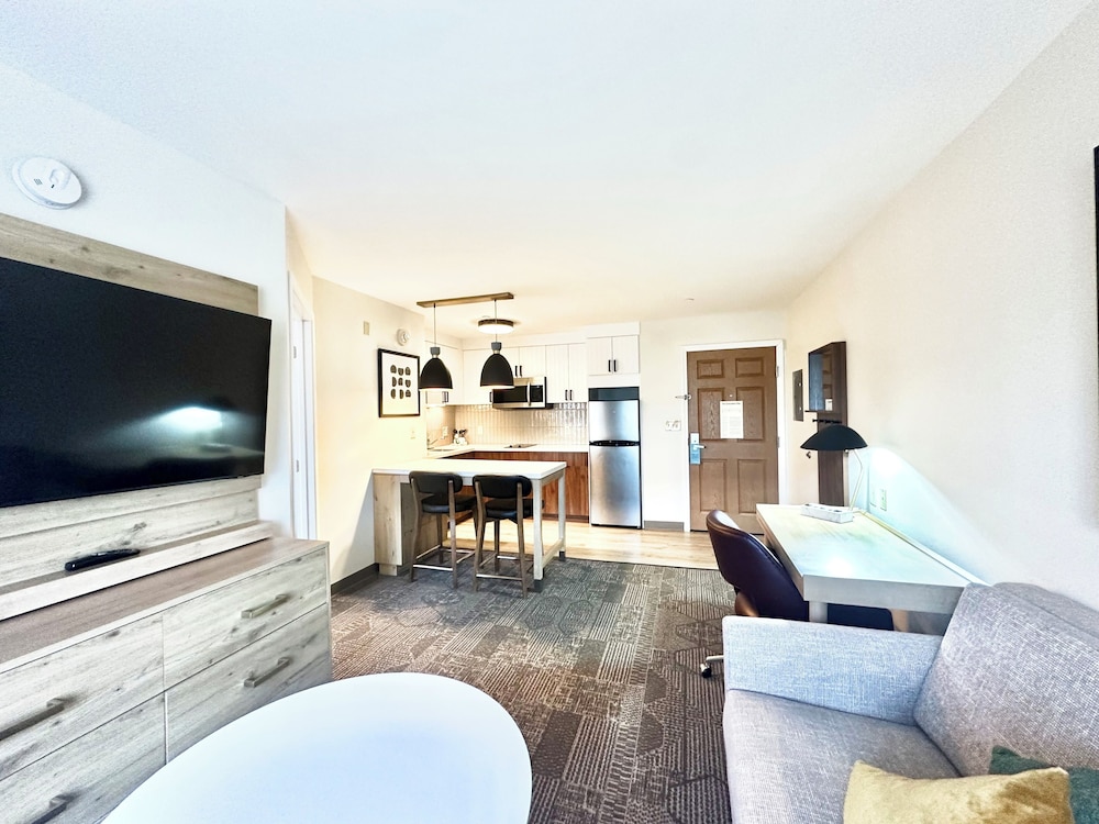Staybridge Suites East Stroudsburg Poconos by IHG - photo 14