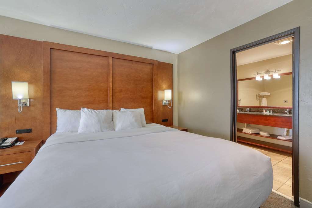 Comfort Suites Appleton Airport - photo 42