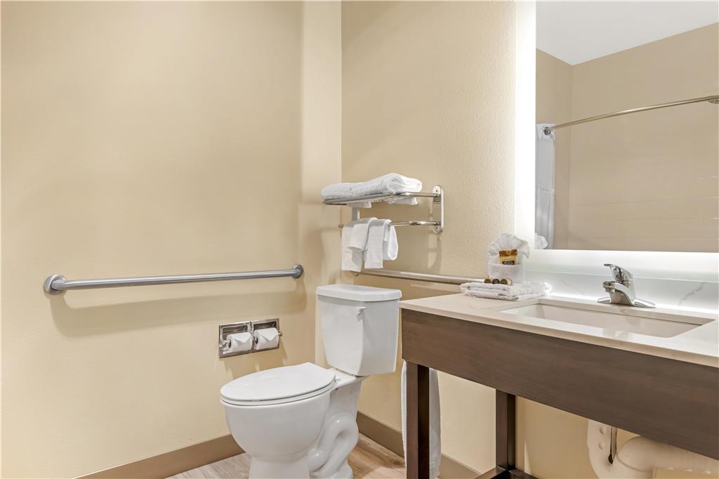 Best Western Plus Monica Royale Inn & Suites - photo 42