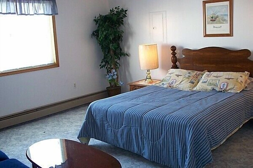 Aquarius Arms Motel - photo 3