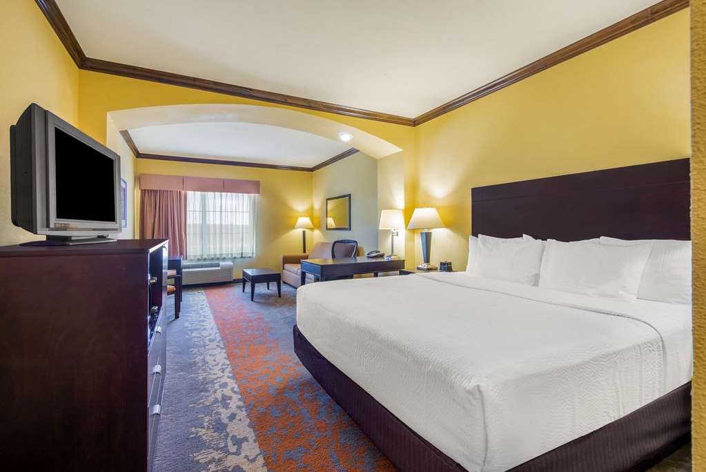 La Quinta Inn & Suites by Wyndham Eastland - photo 40