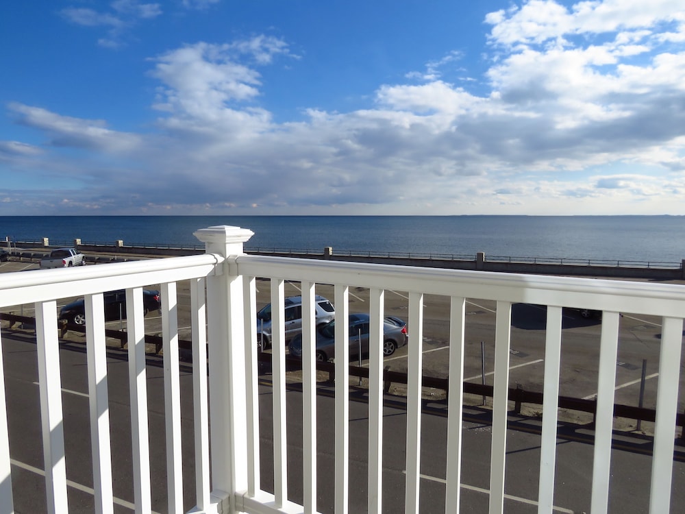 Breakers by the Sea - photo 64