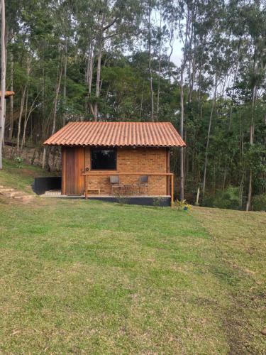 Cabana Fé Miguel Pereira Chalé Para até 4 Pessoas Centro MP in Miguel Pereira, Brasil