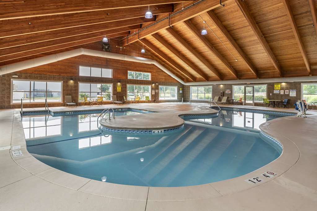 Comfort Suites Coralville I 80 - photo 28