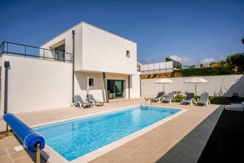 Villa Serra Mar — 4-Star Luxury Hotel in Sao Martinho Do Porto, Portugal