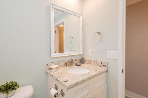 Bill's Place by Oak Island Accommodations - photo 13