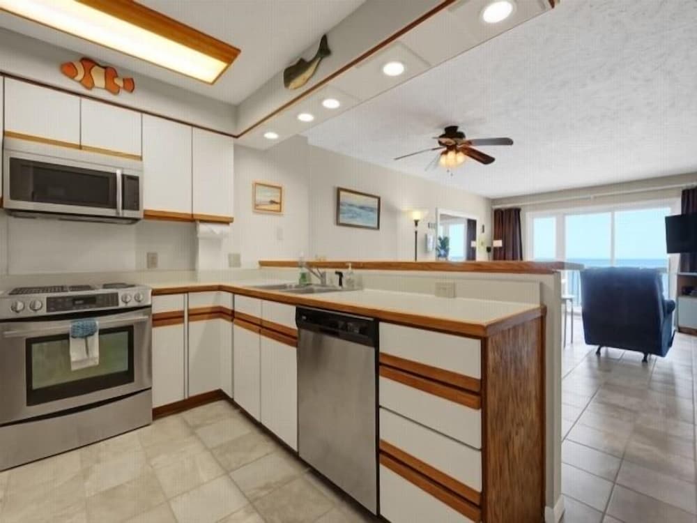 Beach Blanket Spacious Condo With Private Beach Access And Resort Amenities 3 Bedroom Condo by RedAwning - photo 8