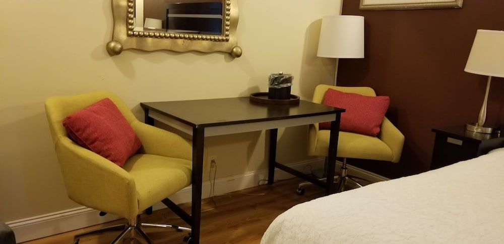 Smithtown Inn - carbon neutral hotel in Smithtown