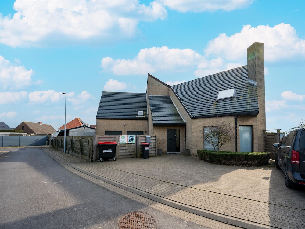 Splendid Villa in Middelkerke with Sauna Hot Tub Terrace — 4-Star Luxury Hotel in Middelkerke, Belgium