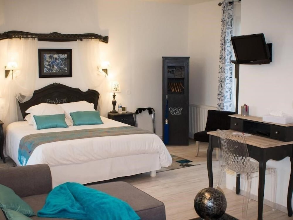 Logis Hôtel & Restaurant Au Clos Paillé La Roche Posay in La Roche-Posay, France