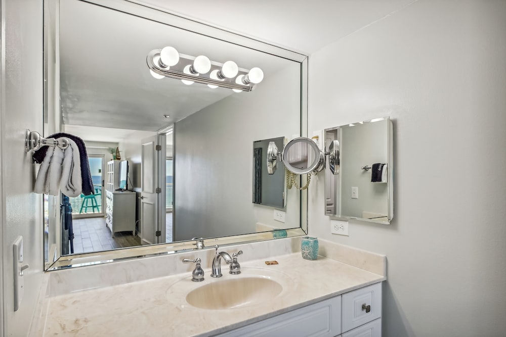 Destin Towers 61 2 Br Condo - photo 19