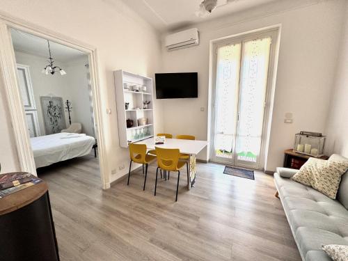 Plein Ciel Attico Vicino Al Centro Parcheggio Privato — 4-Star Luxury Hotel in Genoa, Italy