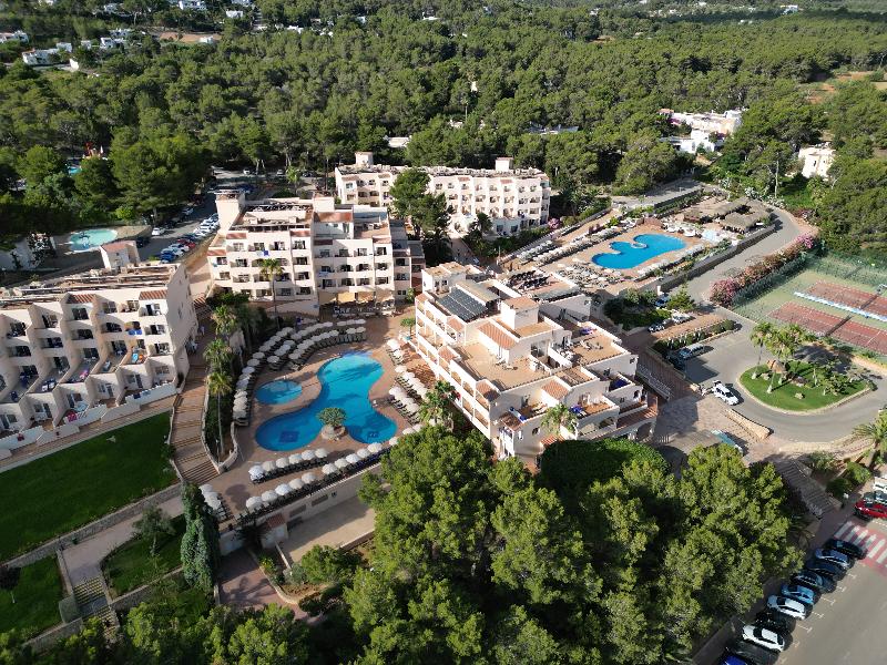 Invisa Hotel Club Cala Blanca — hotel in Santa Eularia Des Riu