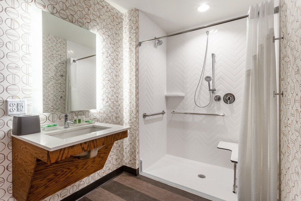 Holiday Inn & Suites Cedar Falls Waterloo Event Ctr by IHG - photo 21