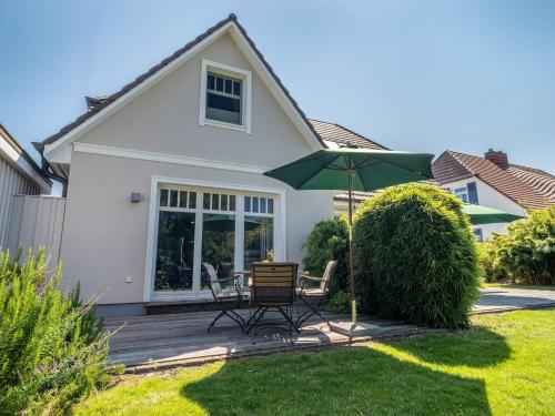 Haus Strandlust Wf 05 — 4-Star Luxury Hotel in Wustrow, Germany