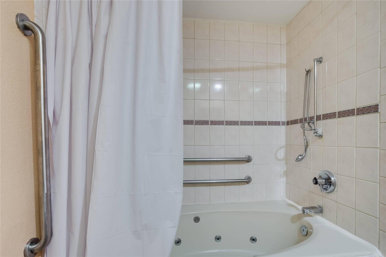 Quality Inn Lees Summit Kansas City - photo 18