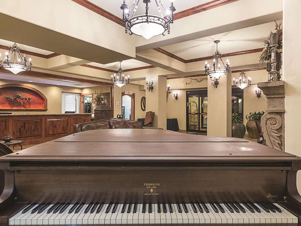 La Quinta Inn & Suites by Wyndham Trinidad - photo 8