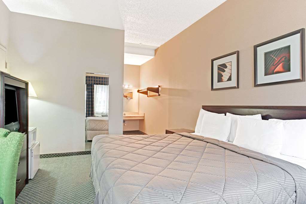 Days Inn by Wyndham Federal Way - photo 12