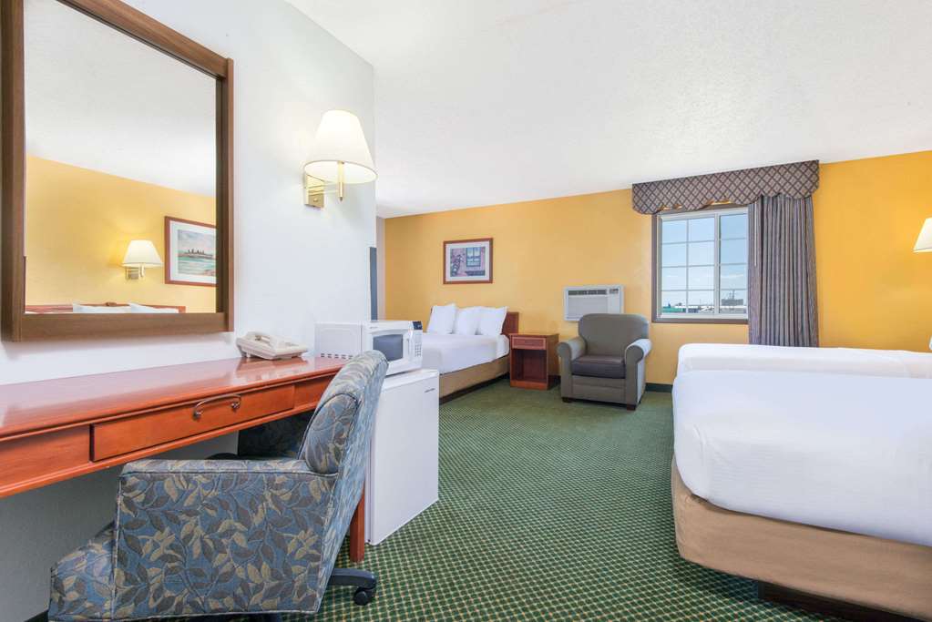Days Inn by Wyndham Great Bend - photo 9
