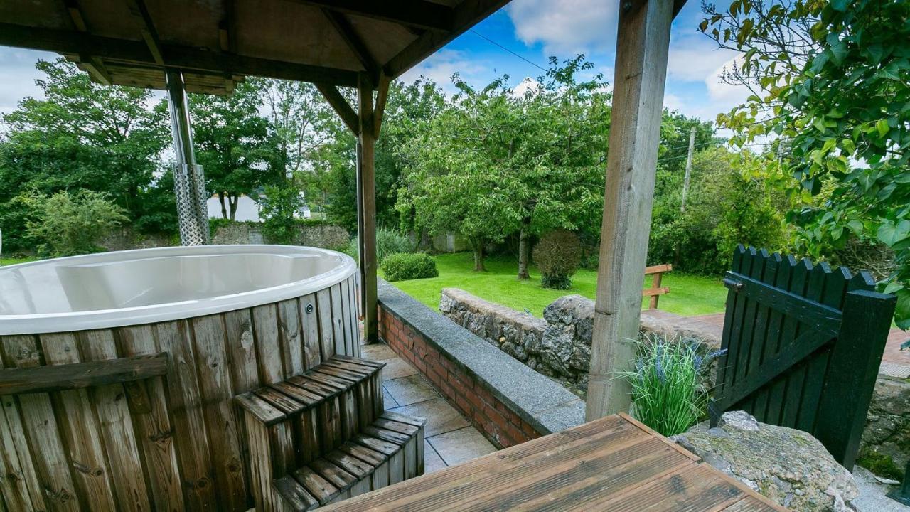Ty'r Ardd - carbon neutral hotel in Unknown City