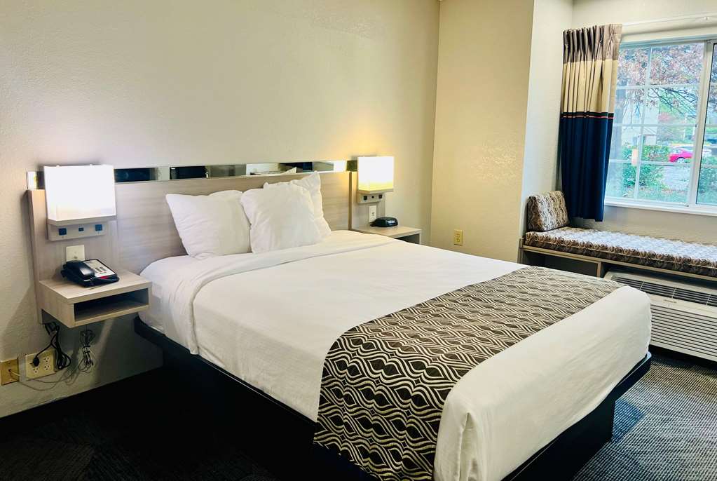 Microtel Inn by Wyndham Georgetown - photo 25