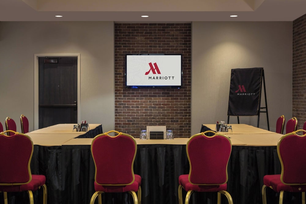 Baltimore Marriott Inner Harbor at Camden Yards - photo 32