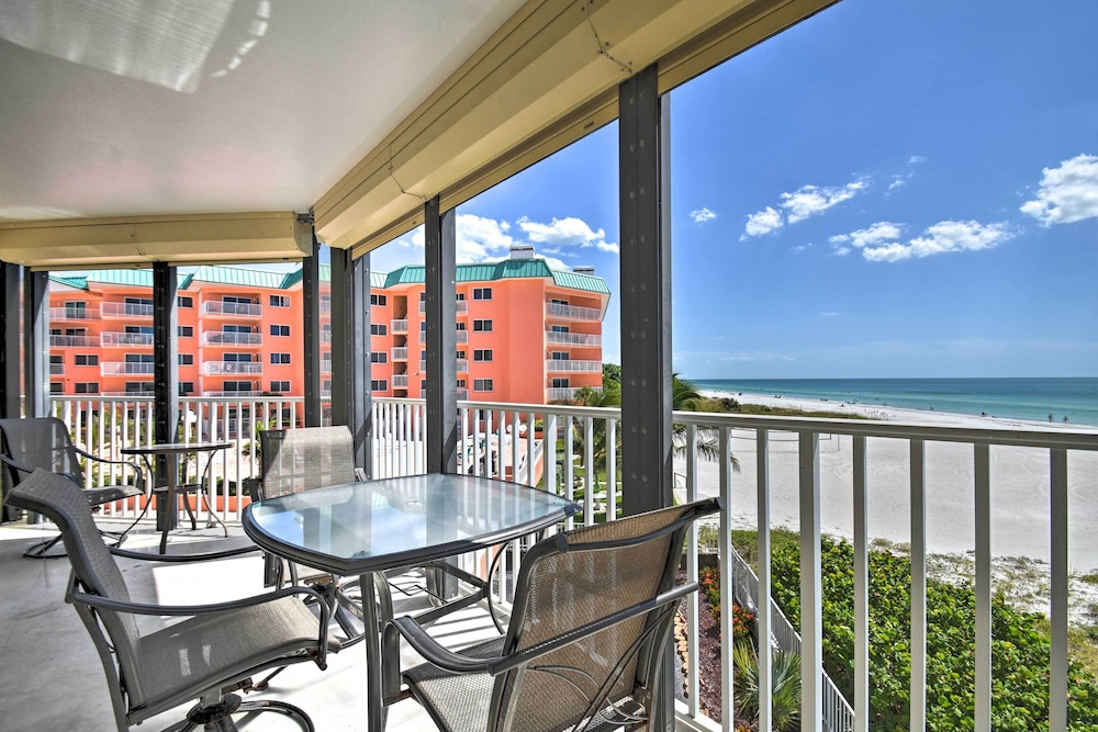Pool Access and Beach Views Indian Shores Condo — 4-Star Luxury Hotel in Indian Shores, United States