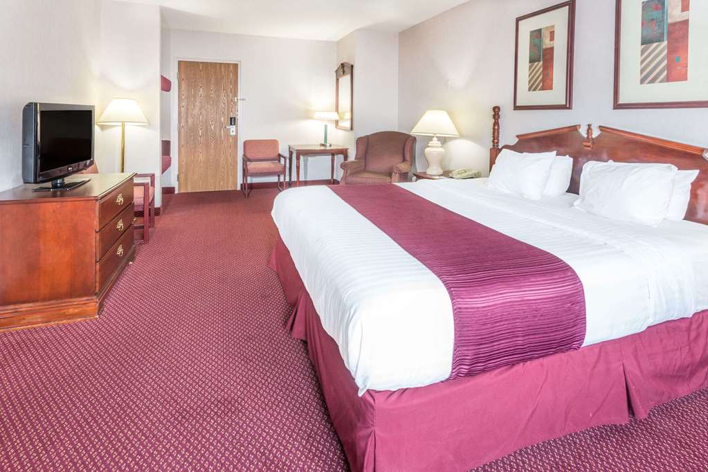 Days Inn by Wyndham Tiffin - photo 11