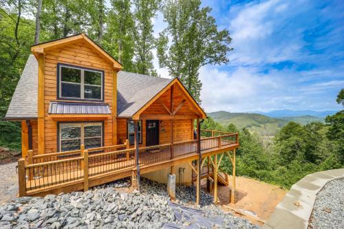Mountain view Fleetwood Retreat w Deck & Grill — hotel in Fleetwood