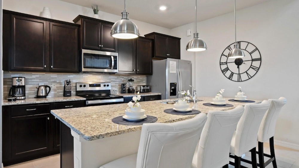 Orlando Getaway: Near Disney Pool Resort - photo 14