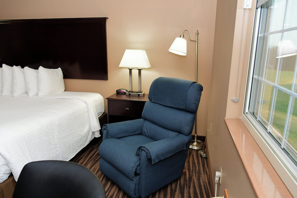 Cobblestone Inn & Suites Denison Majestic Hills - photo 18