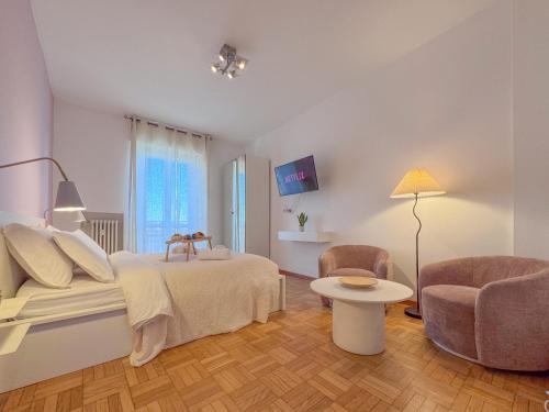 Spacious Apartment with Balcony and 2 Bathrooms by Host Hero — 4-Star Luxury Hotel in Milan, Italy