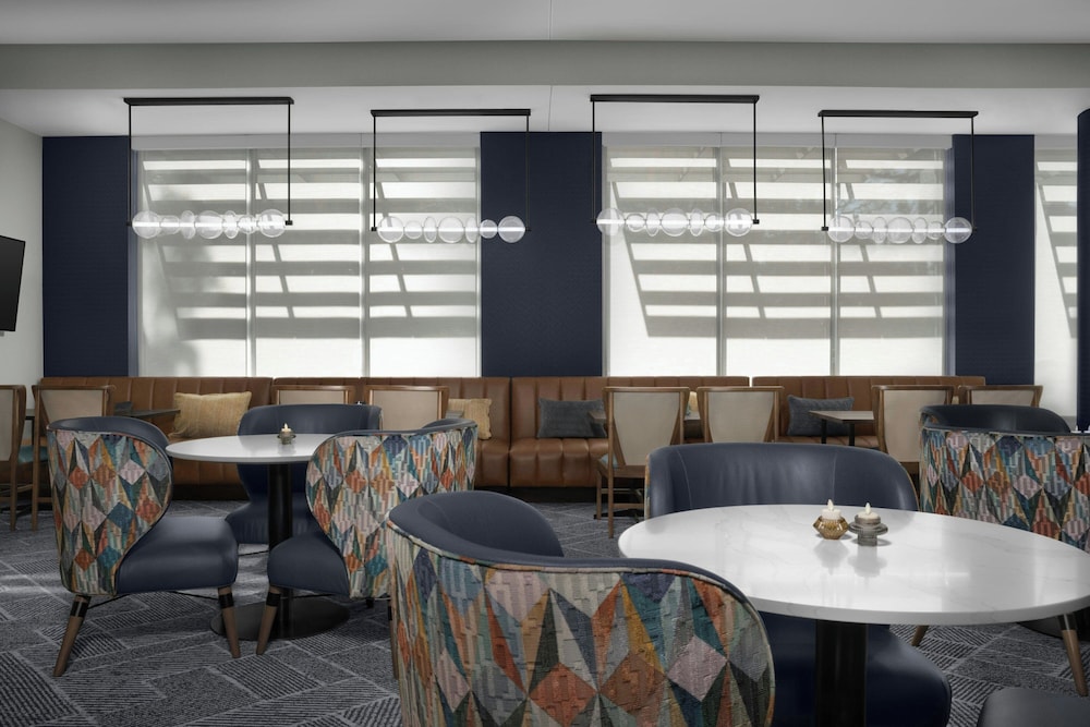 SpringHill Suites Savannah Downtown Historic District - photo 3