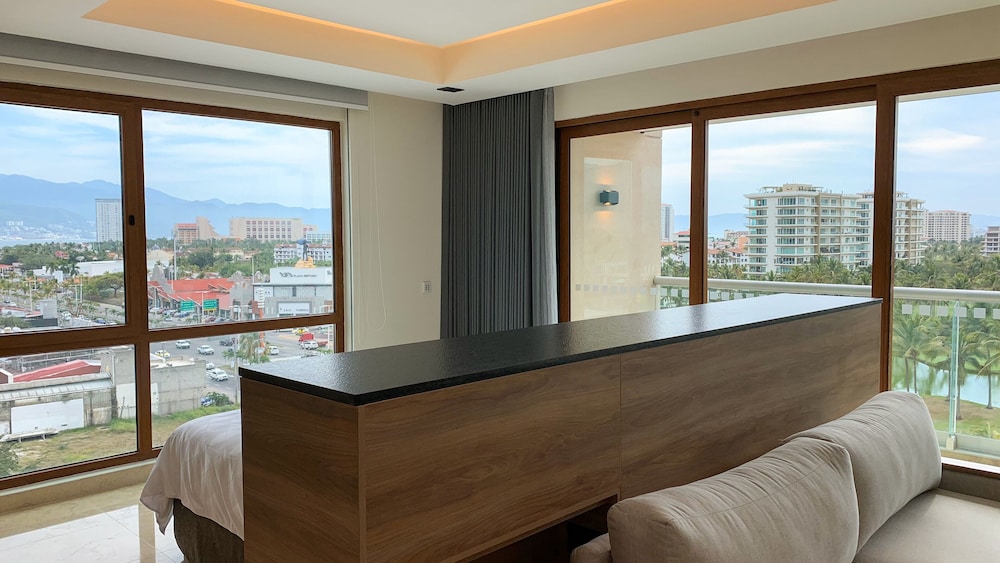 Holiday Inn & Suites Puerto Vallarta Marina & Golf by IHG