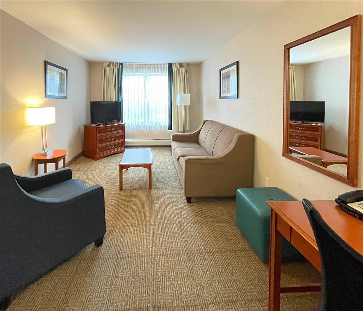 Smart Suites an Ascend Collection Hotel - photo 21