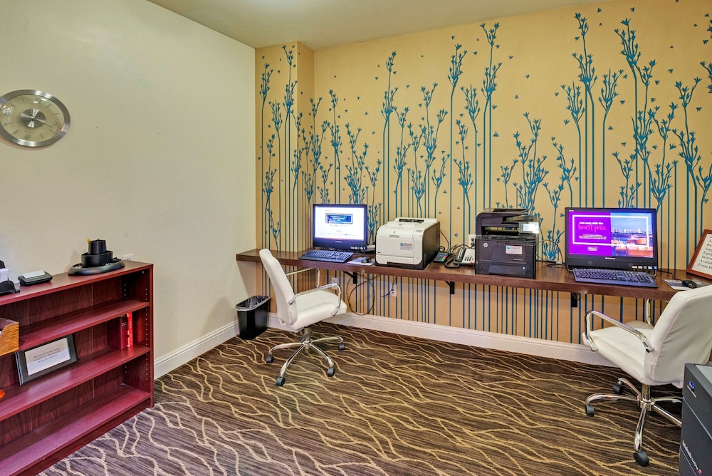 Hilton Garden Inn Portland Airport - photo 30