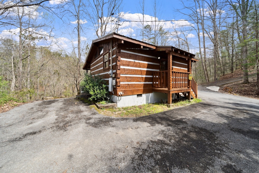 A Lover's Paradise 1 Bedroom Cabin Heavenly Views Resort - featured photo