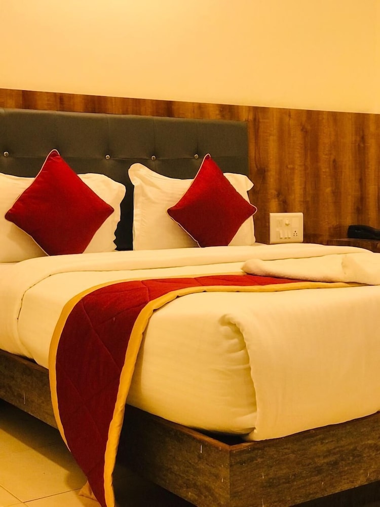 Hotel AK International Rooms in Ullal, India