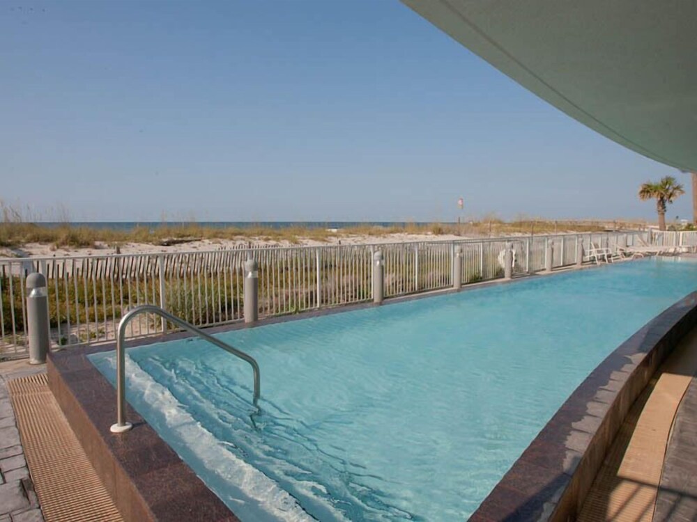 Island Tower 2602PH 4 Br Condo - photo 27