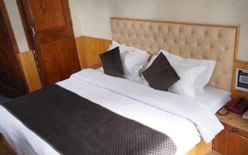 Golden Memories Manali - last minute hotel in Manali