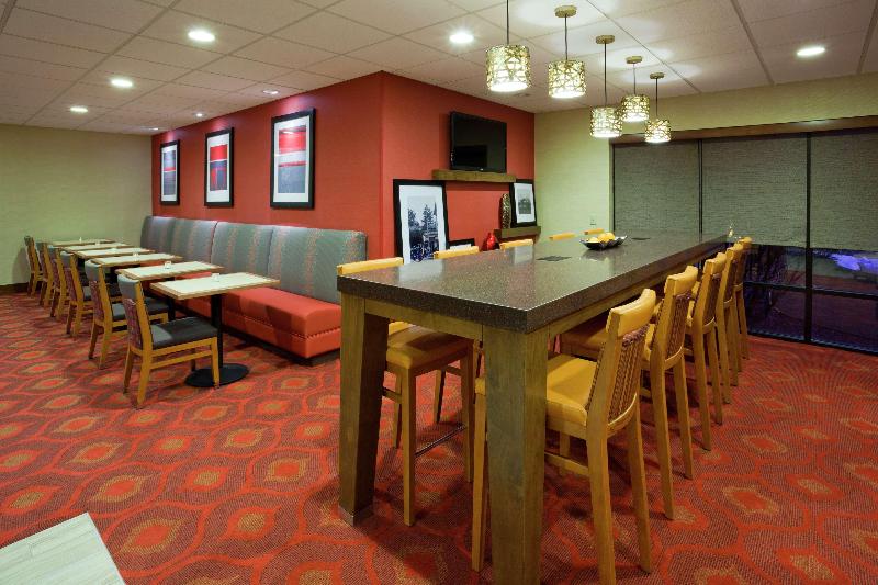 Hampton Inn Rockford - photo 8