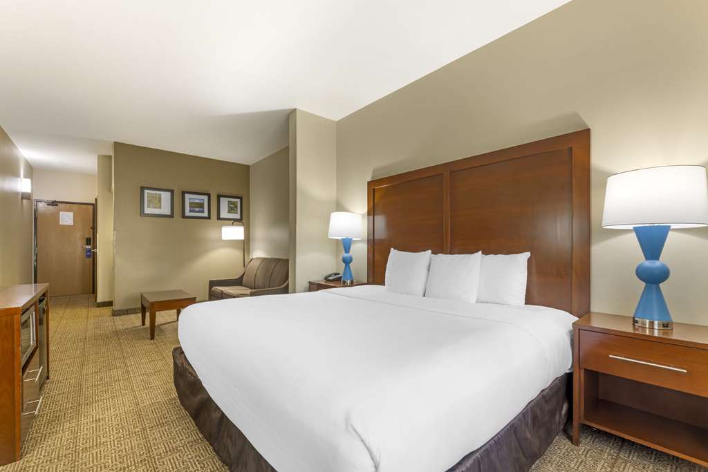Comfort Suites Near Vancouver Mall - photo 12