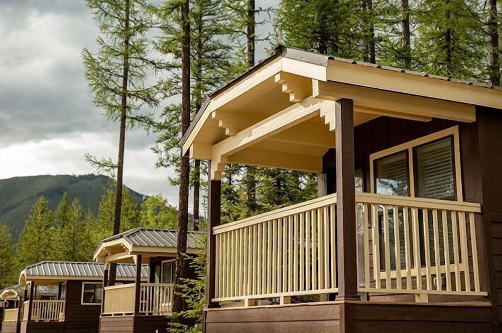 West Glacier Cabin Village — 4-Star Luxury Hotel in Whitefish, United States