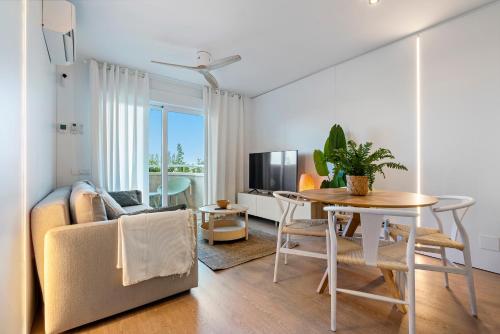Hauzify I Apartament Mare Internum — 4-Star Luxury Hotel in La Pineda, Spain