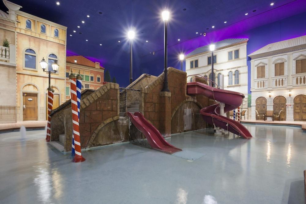 Venetian Waterpark at Holiday Inn Hotel Maple Grove Arbor Lakes - photo 3
