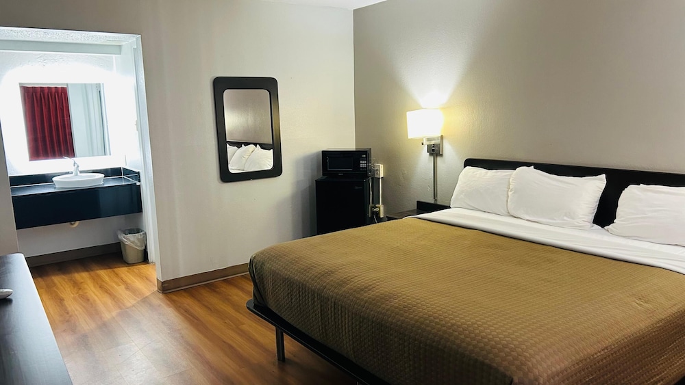 Super 7 Inn Tupelo - photo 16