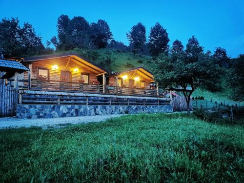 Casutele de Sub Deal in Viseu De Sus, Romania